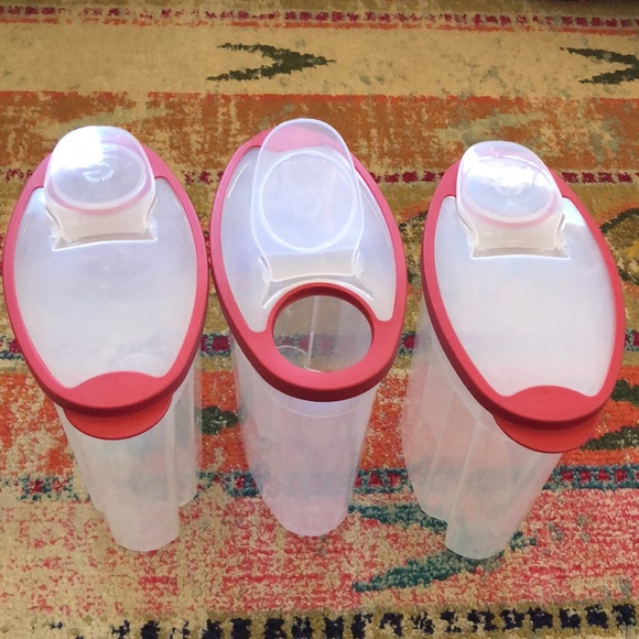 Set of 3 Rubbermaid cereal keepers 1.5 gallon/5.6L/24 cups - Picture 2 of 4